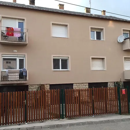 Eszter Apartman Appartement *